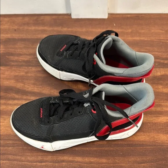 JORDAN AIR JORDAN Black and Red Sneakers Nike Little Boys Size 1 - Picture 4 of 10